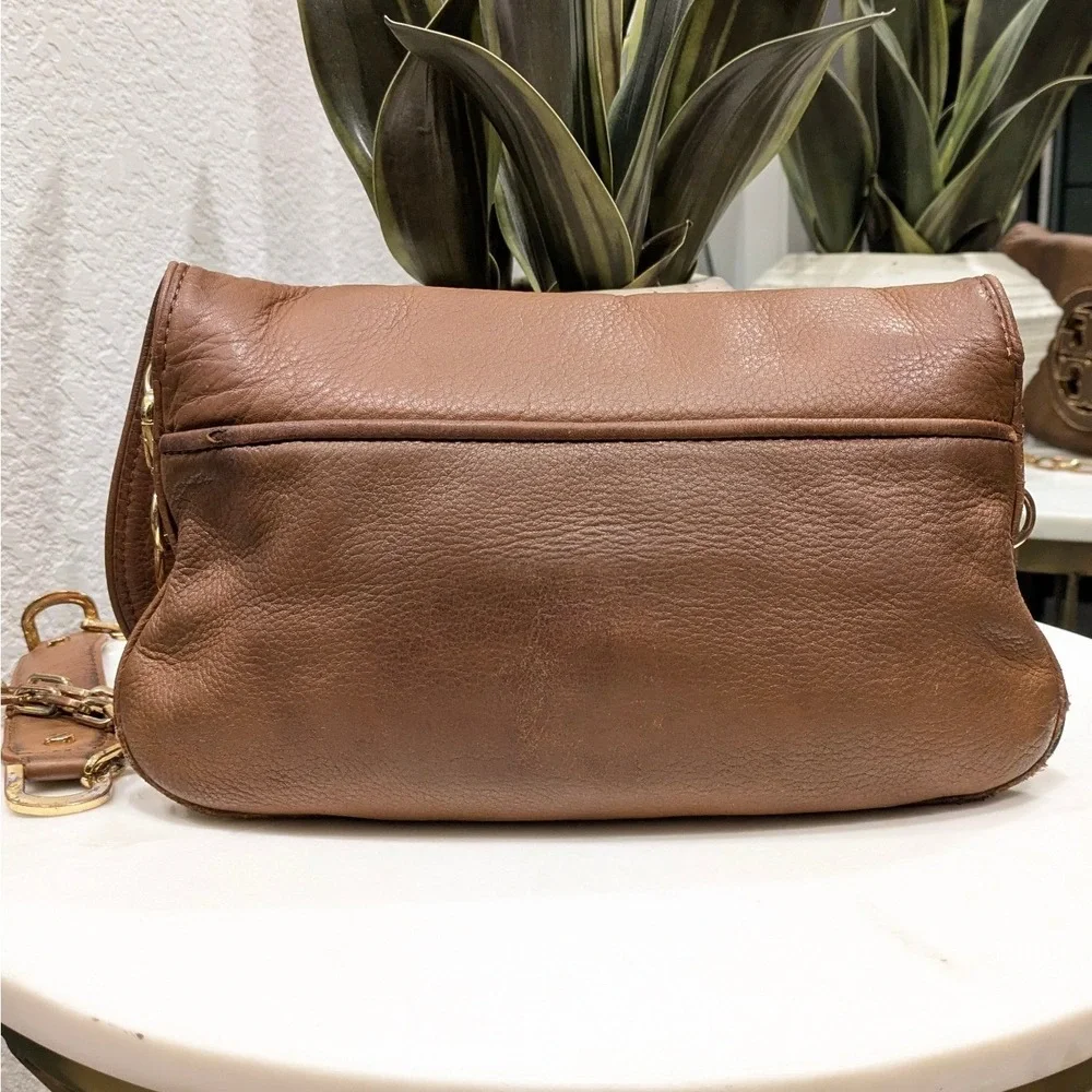 Tory Burch Amanda Clutch Bag Royal Tan Leather Gold Logo Chain Crossbody